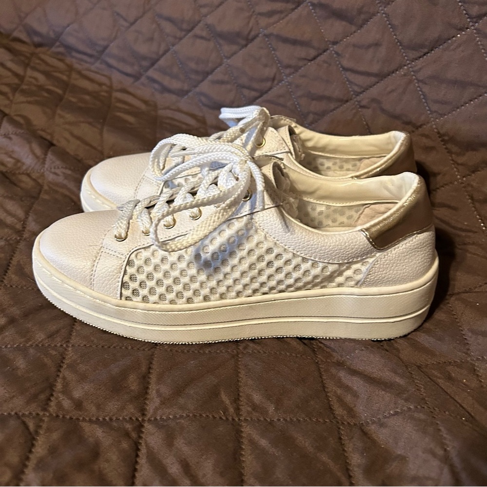 Steve Madden White with Gold Leather with Mesh Sneaker 6.5